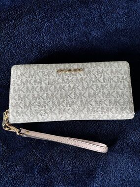 Michael Kors Jet Set Wristlet Wallet